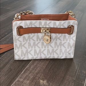 AUTHETIC Michael Kors satchel!